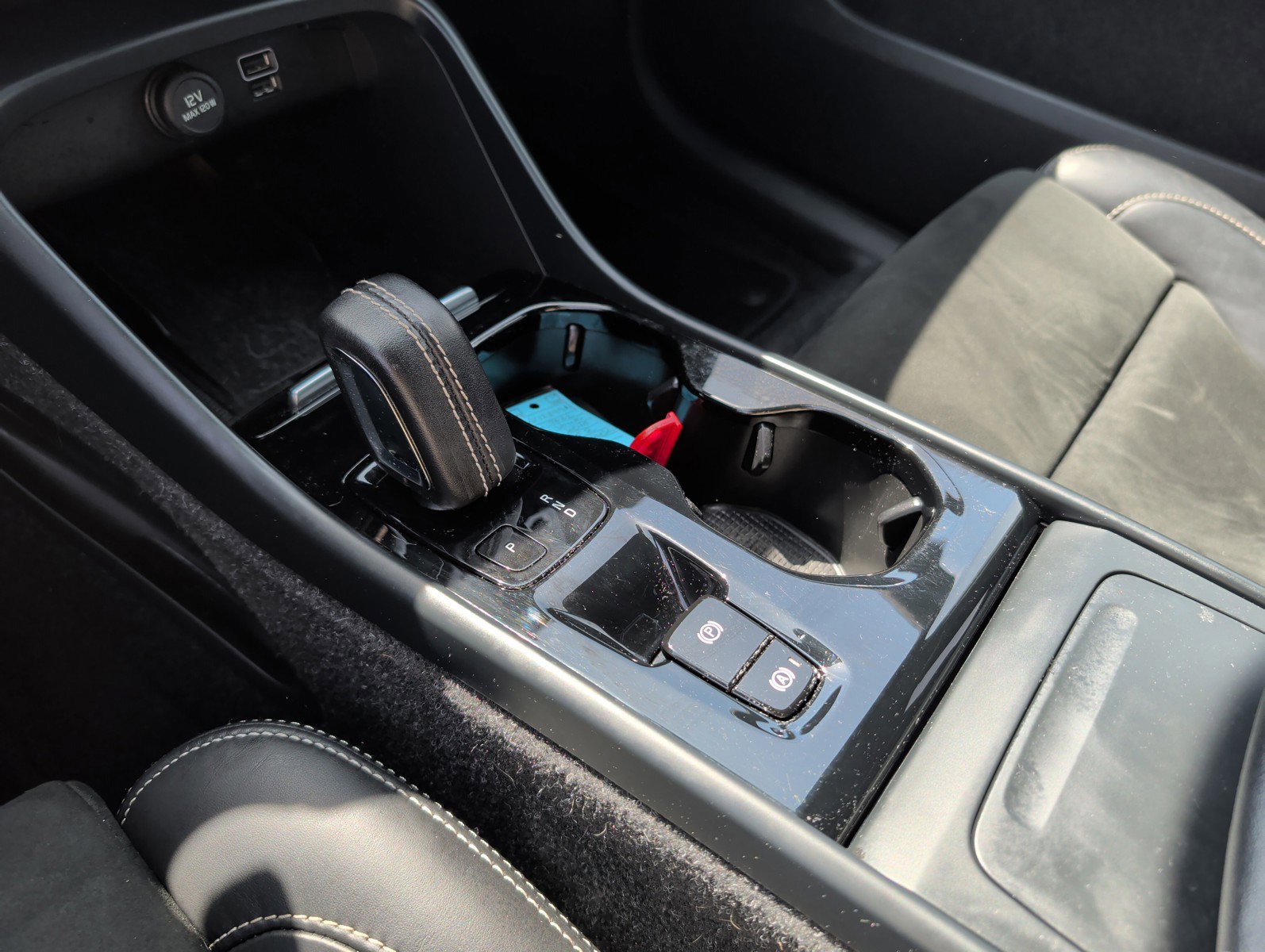 Used 2022 Volvo XC40 T5 R-Design image 17