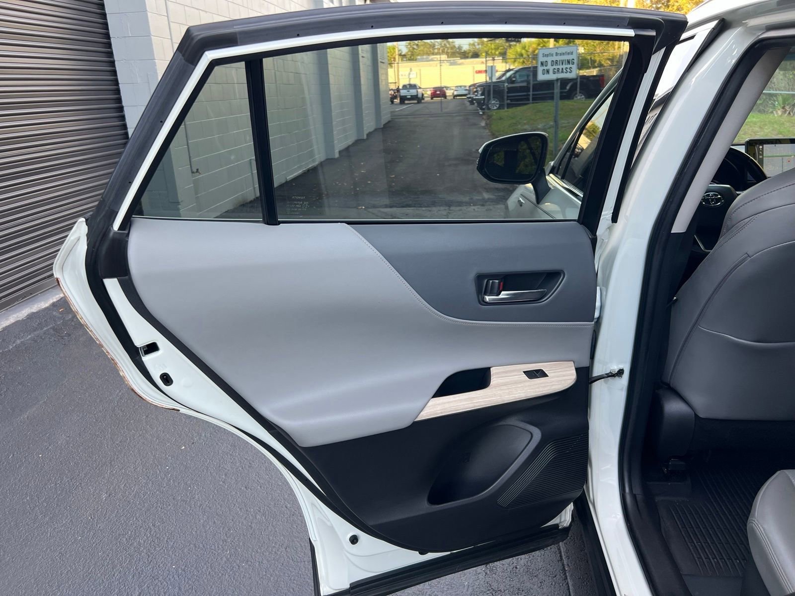 Used 2021 Toyota Venza Limited image 37