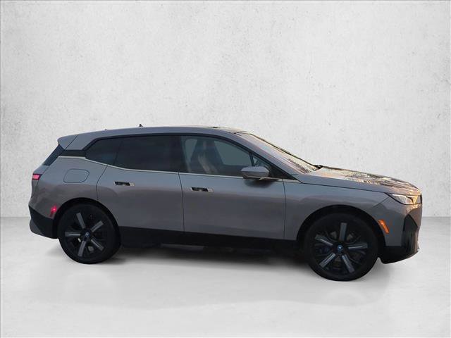 Used 2024 BMW iX xDrive50 w/ Premium Package AWD/4WD image 4