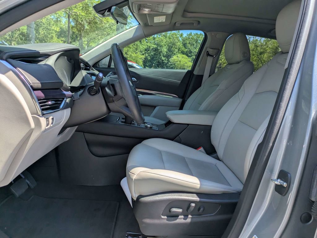 Certified 2023 Cadillac XT4 Luxury w/ Cold Weather Package FWD image 24