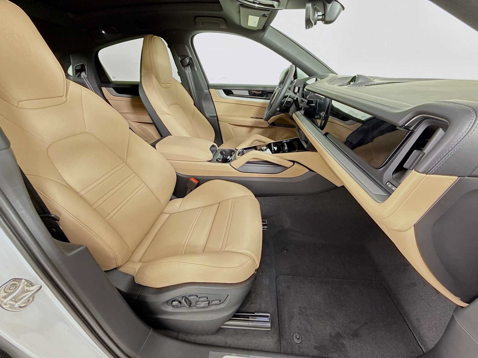 New 2026 Porsche Cayenne Coupe AWD/4WD image 28
