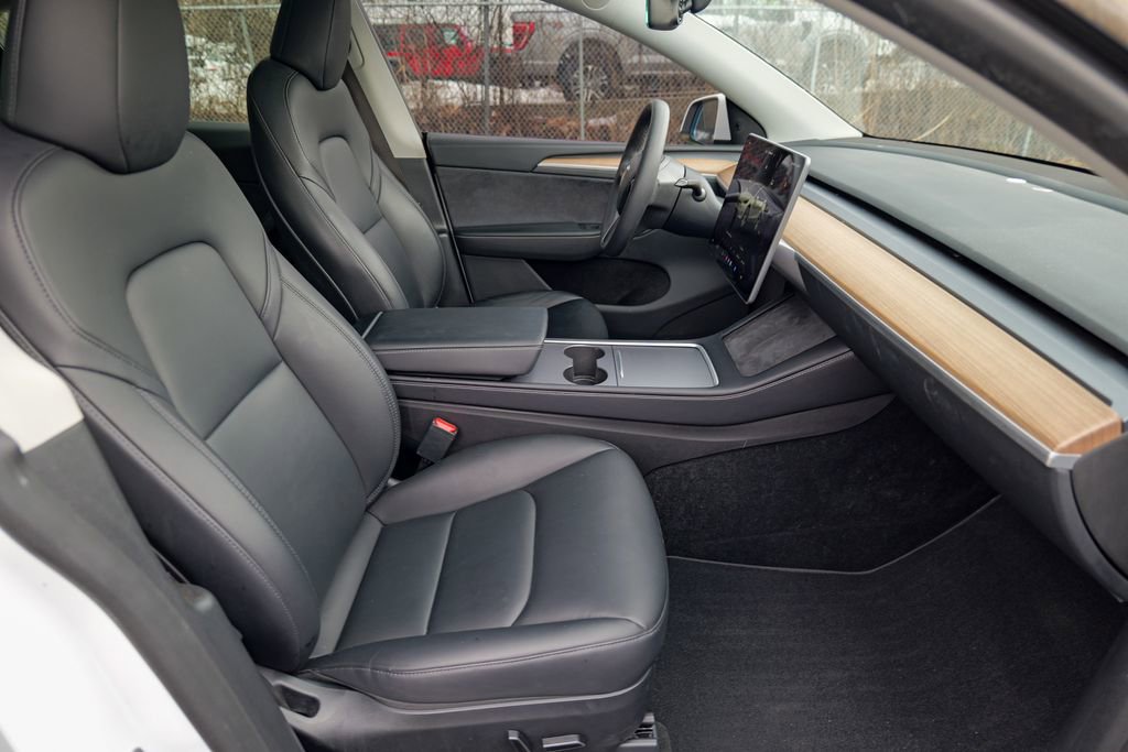Used 2024 Tesla Model Y Long Range image 34
