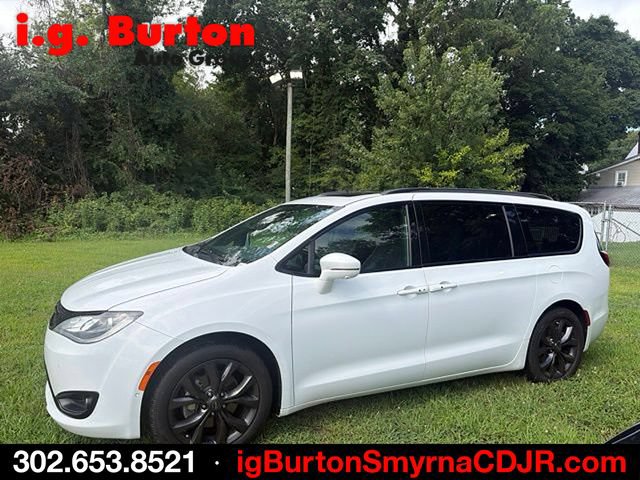Used 2019 Chrysler Pacifica Limited w/ Advanced Safetytec Group FWD image 2