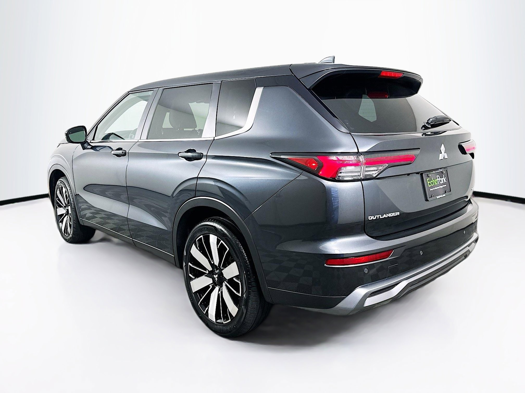 Used 2025 Mitsubishi Outlander SE image 5