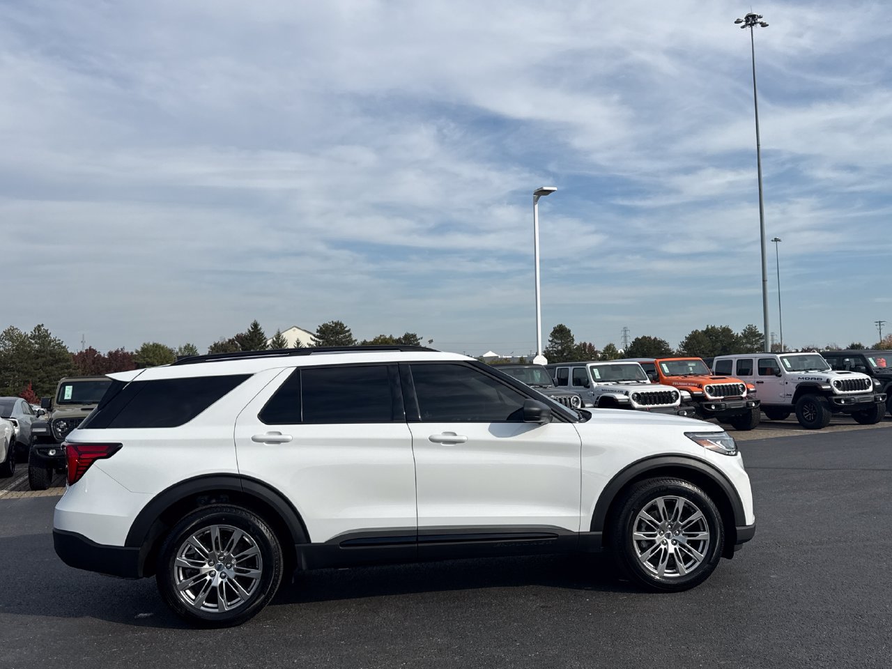 Used 2026 Ford Explorer Active w/ Active Comfort Package AWD/4WD image 2