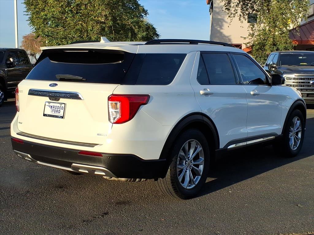 Certified 2020 Ford Explorer XLT w/ Equipment Group 202A image 4