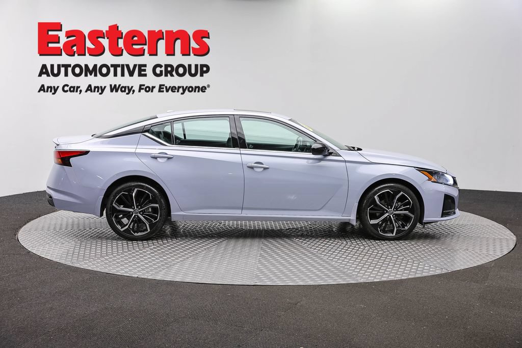 Used 2023 Nissan Altima 2.5 SR w/ SR Premium Package AWD/4WD image 4
