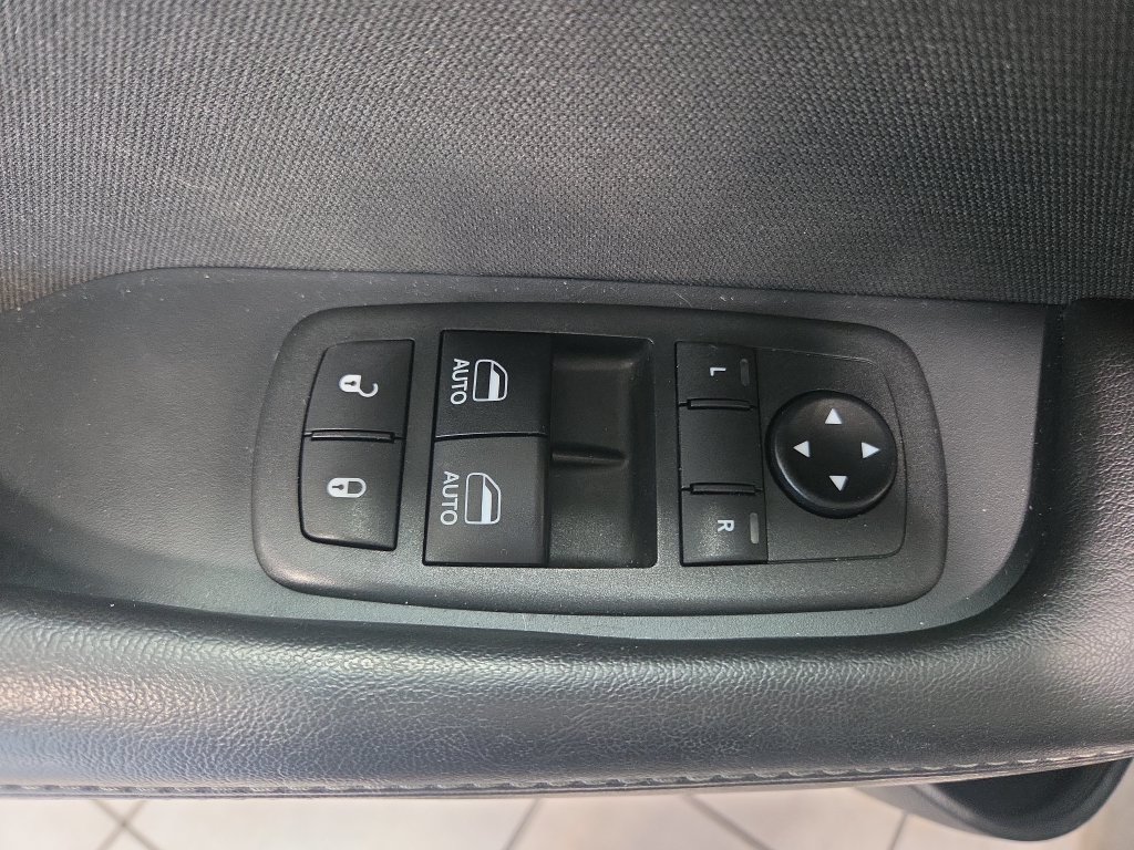 Used 2018 Dodge Challenger R/T Scat Pack w/ Driver Convenience Group RWD image 23