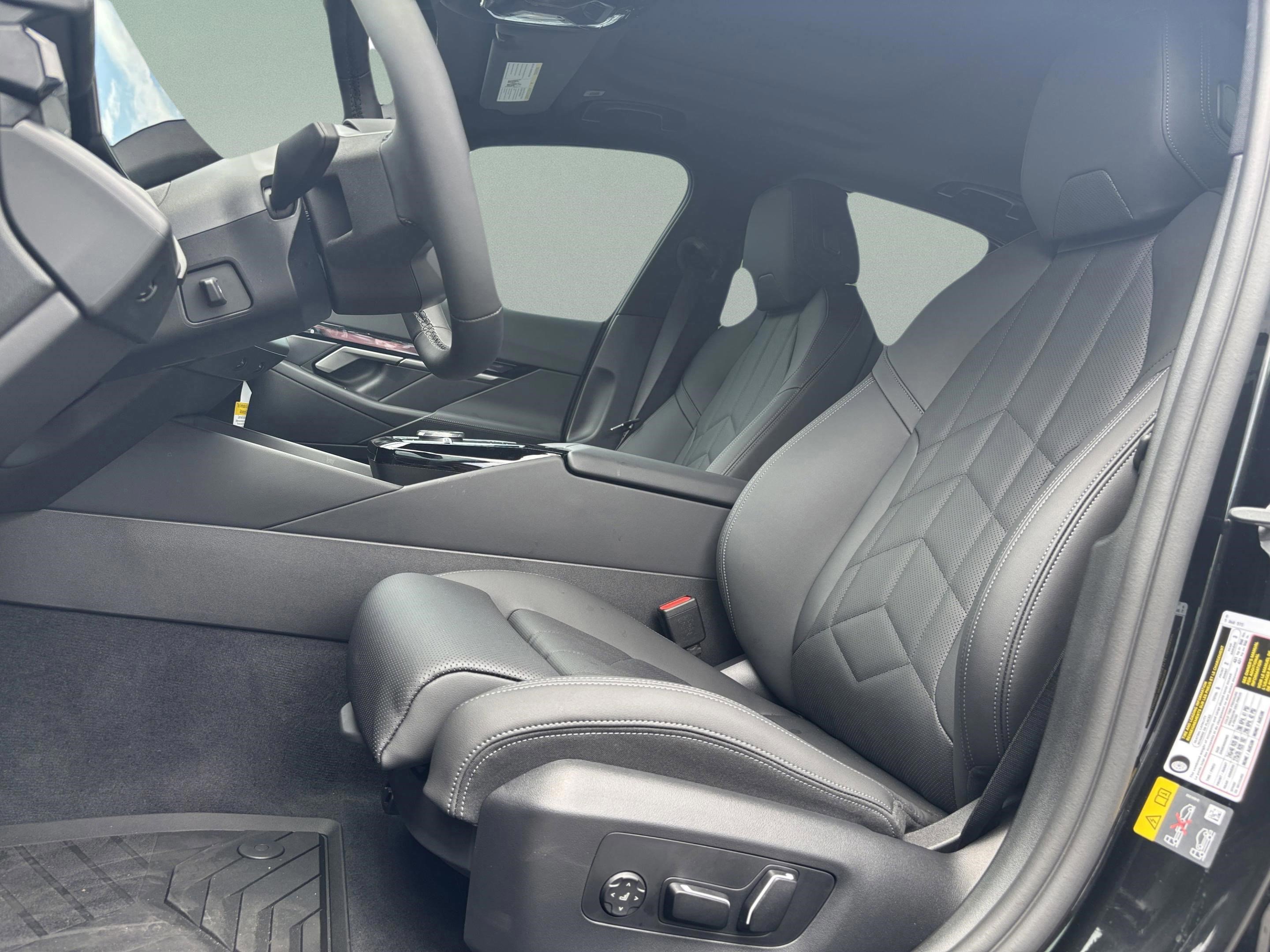 Used 2025 BMW i5 eDrive40i w/ Premium Package image 21