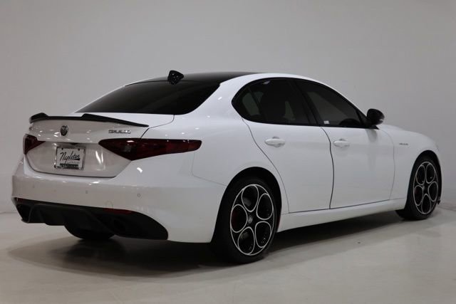 Used 2023 Alfa Romeo Giulia Veloce AWD/4WD image 7