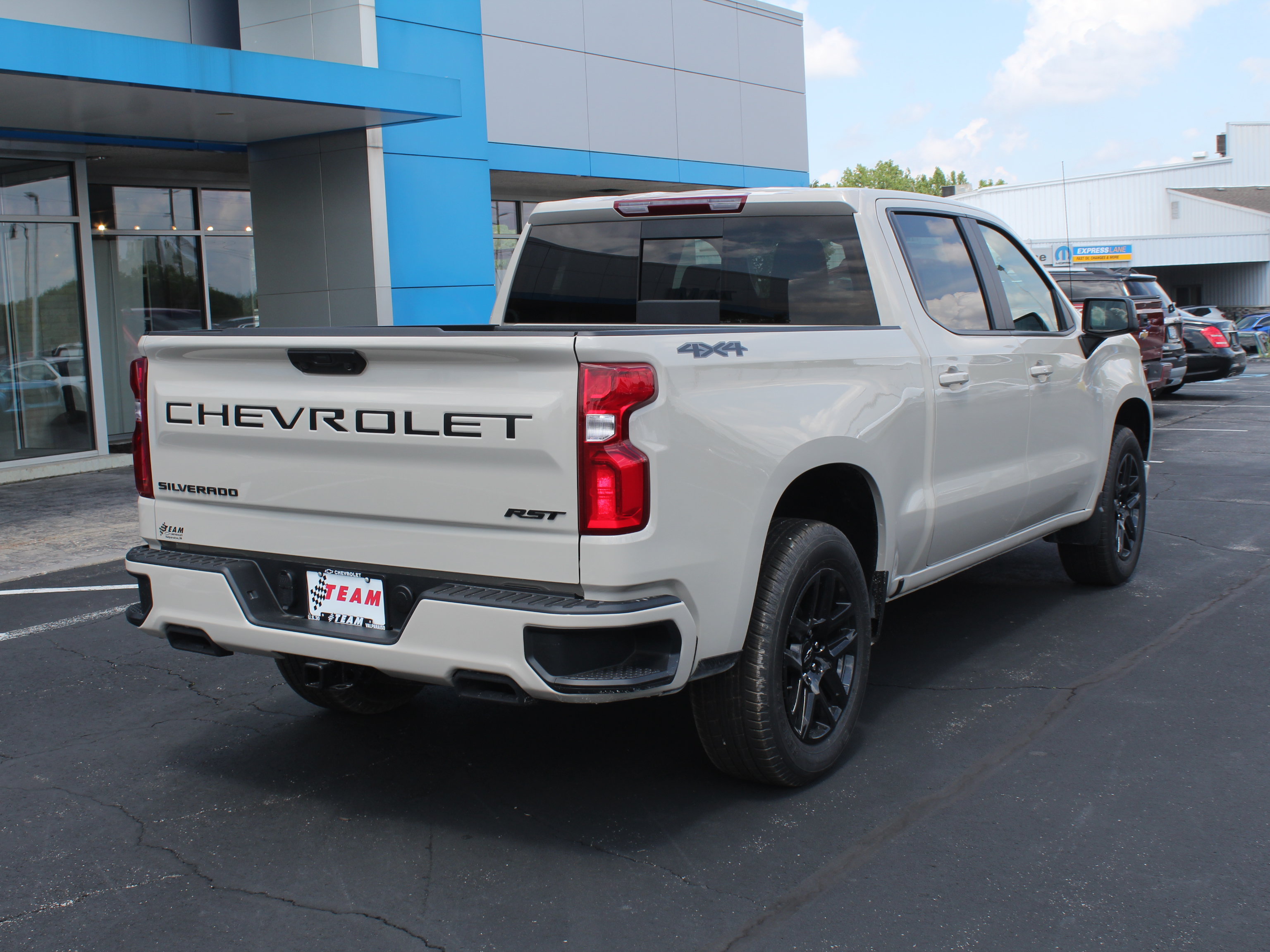 New 2026 Chevrolet Silverado 1500 RST w/ Dark Appearance Package AWD/4WD image 4