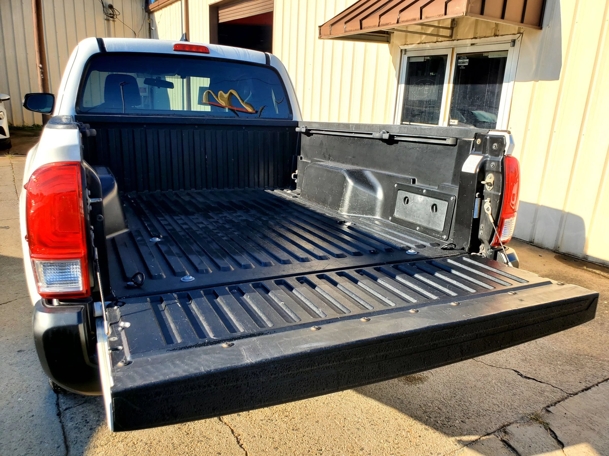 Used 2016 Toyota Tacoma SR RWD image 48
