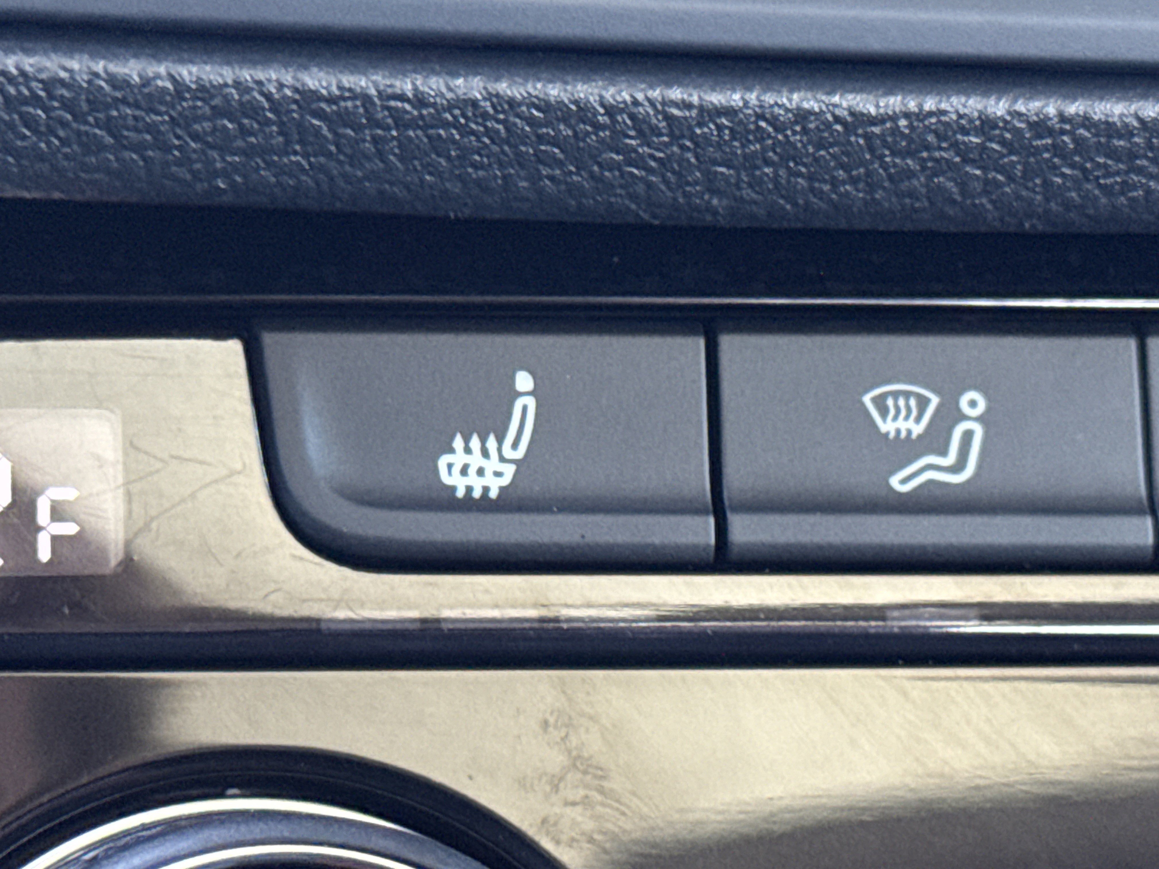Used 2024 Volkswagen Jetta SE w/ Panoramic Sunroof Package image 14