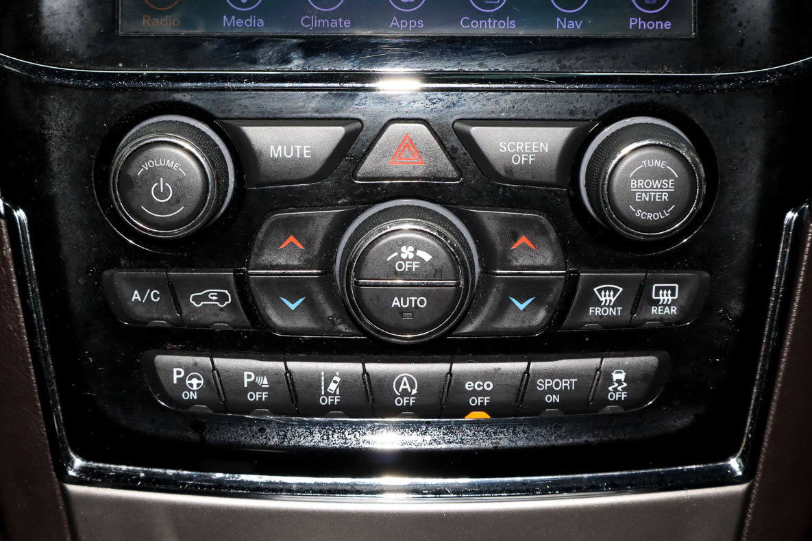 Used 2019 Jeep Grand Cherokee Overland AWD/4WD image 24