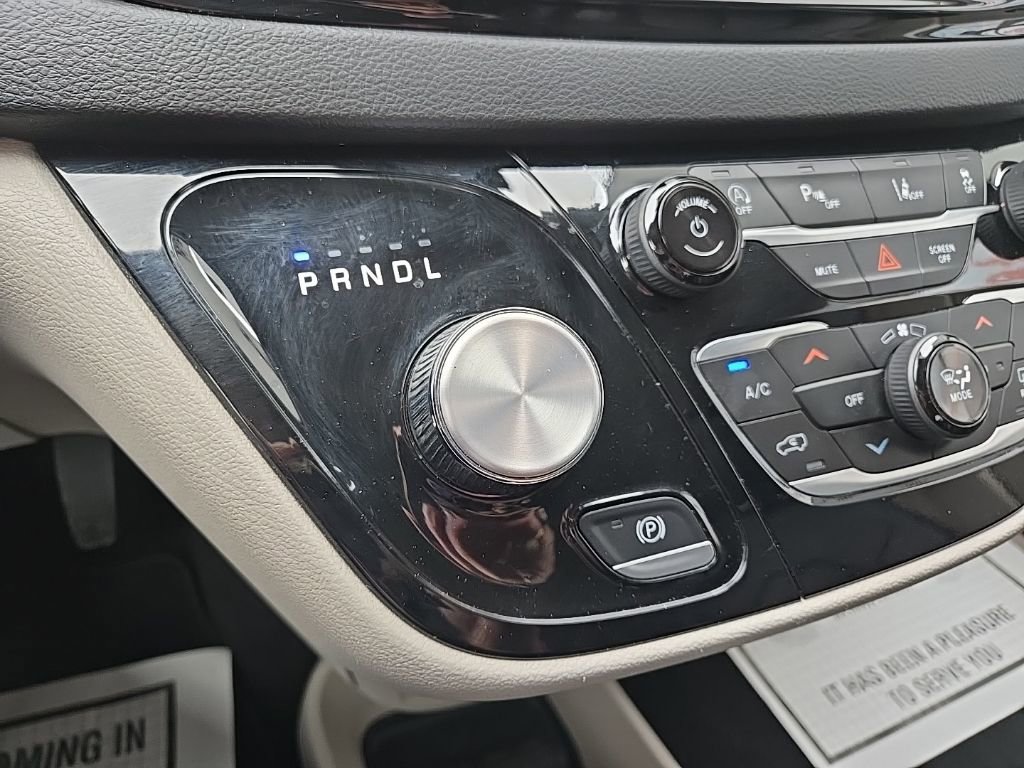 Used 2024 Chrysler Pacifica Touring-L image 56