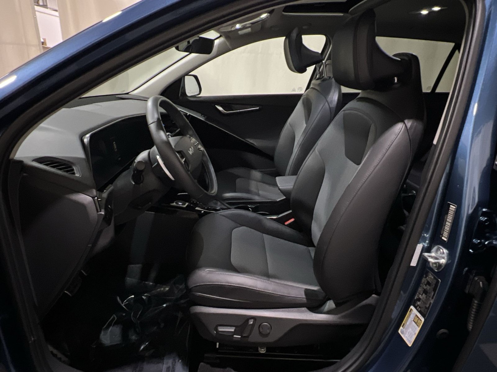 Used 2024 Kia Niro EX Touring FWD image 16