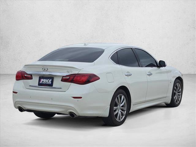 Used 2019 INFINITI Q70 Luxe RWD image 3