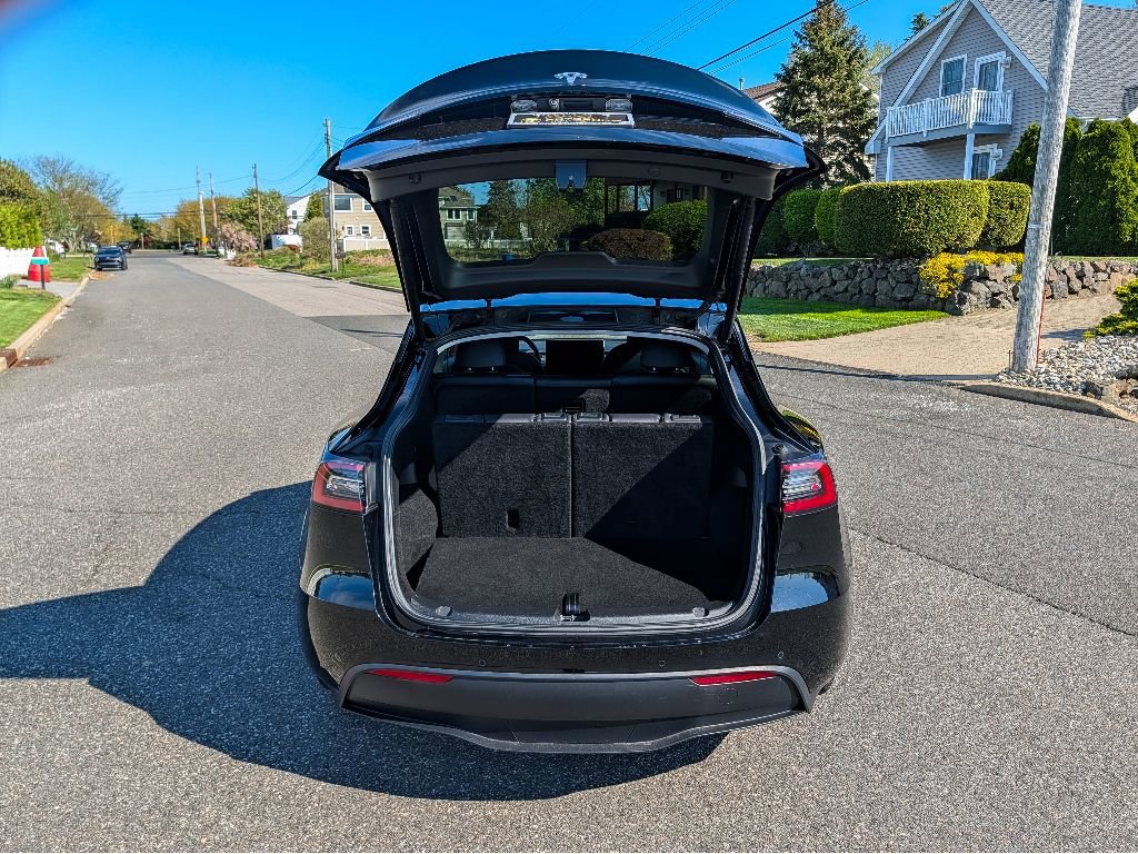 Used 2022 Tesla Model Y Long Range image 7