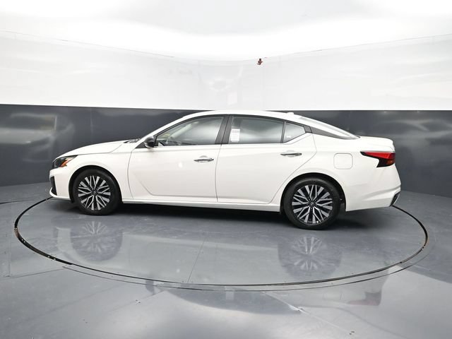 Used 2025 Nissan Altima 2.5 SV FWD image 4