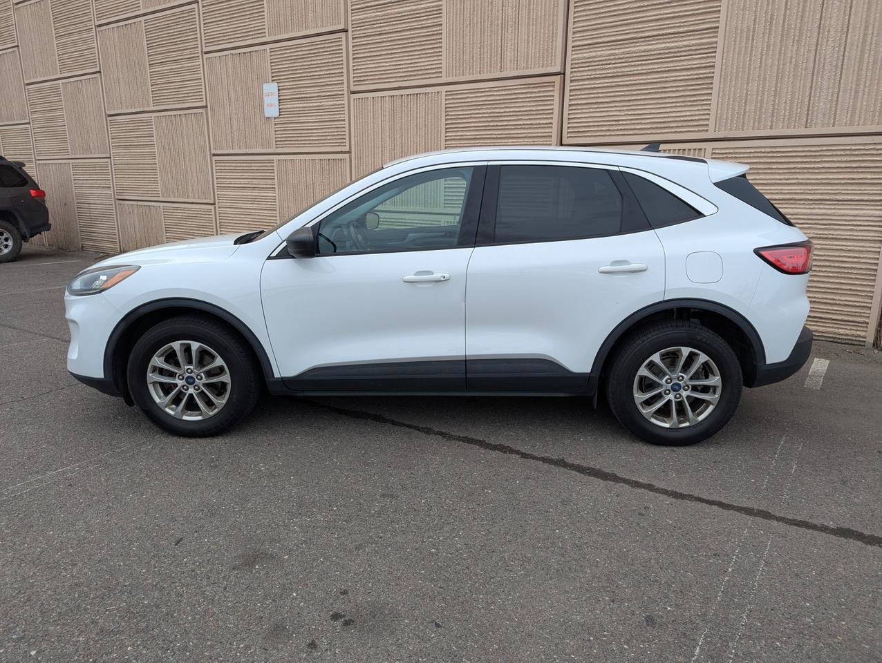 Used 2022 Ford Escape SE w/ Convenience Package AWD/4WD image 2