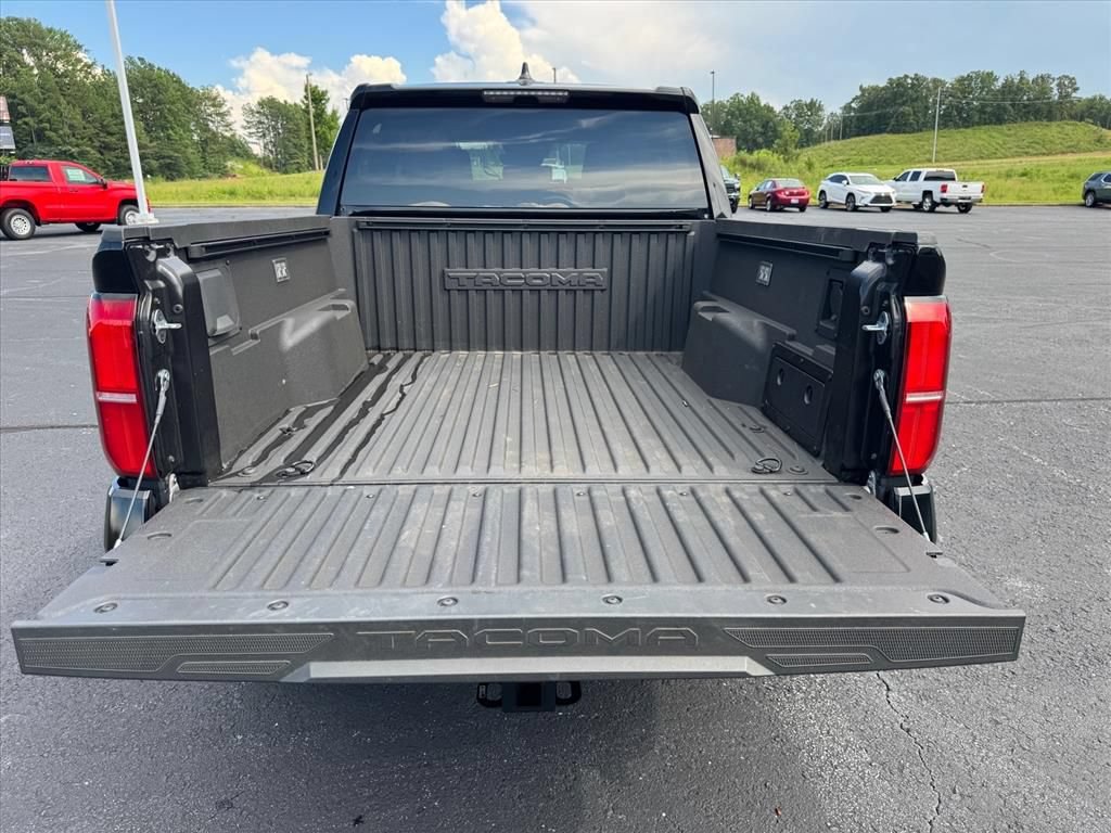 Used 2025 Toyota Tacoma TRD Off-Road AWD/4WD image 10