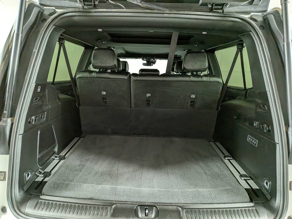 Certified 2023 Jeep Wagoneer L Series III w/ Premium Group I AWD/4WD image 13