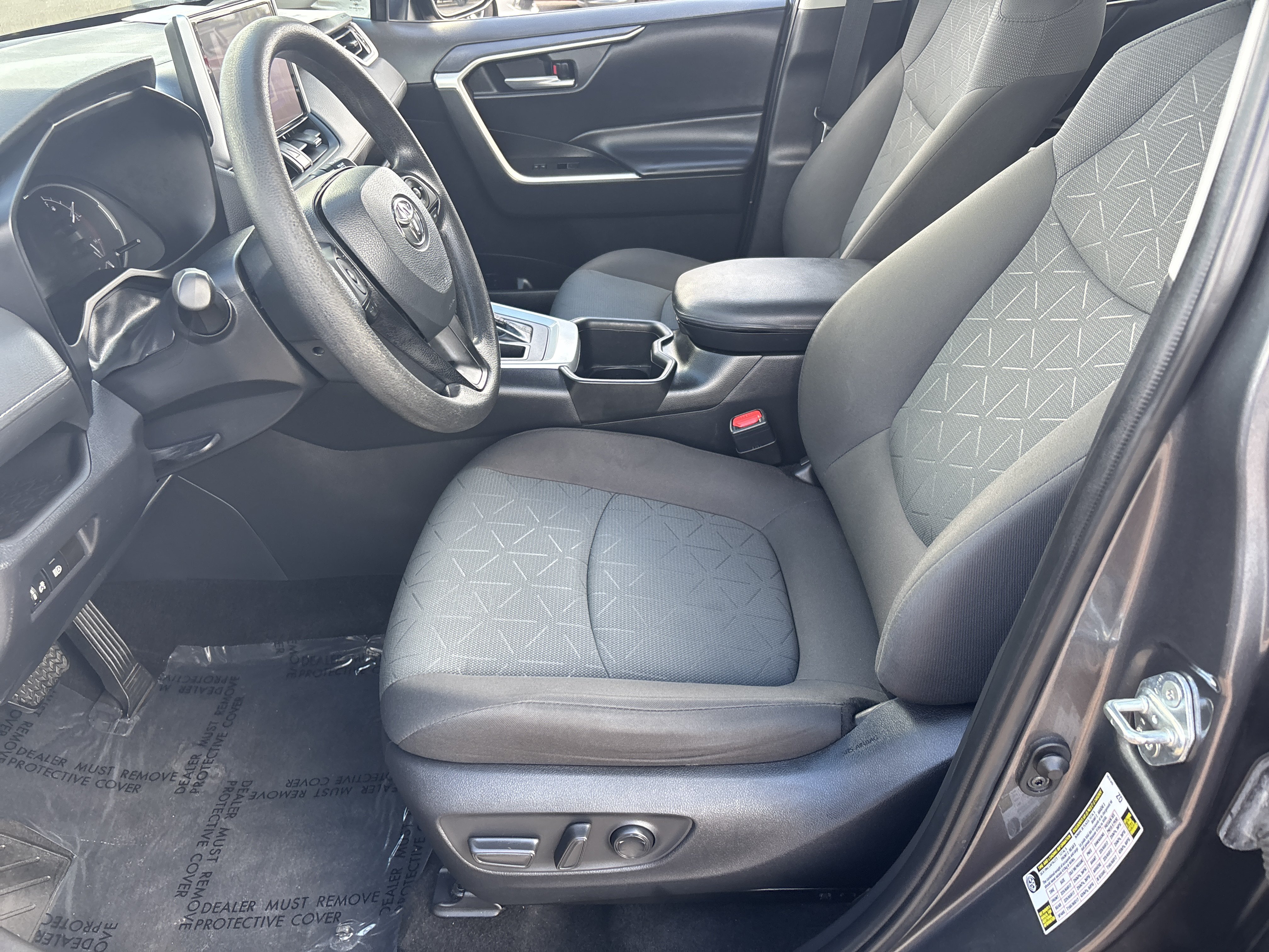 Used 2023 Toyota RAV4 XLE AWD/4WD image 18