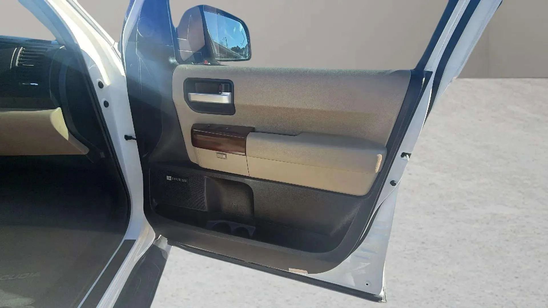 Used 2016 Toyota Sequoia Platinum image 14