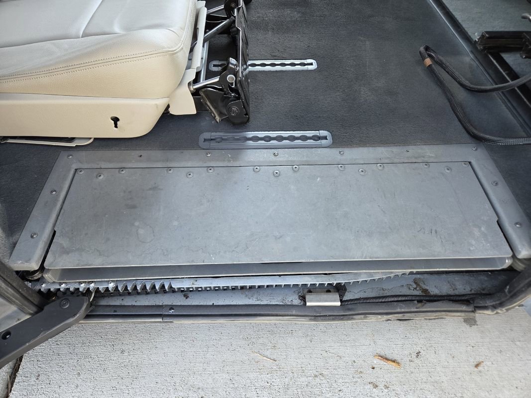 Used 2005 Dodge Grand Caravan SXT w/ Leather Interior Group FWD image 46