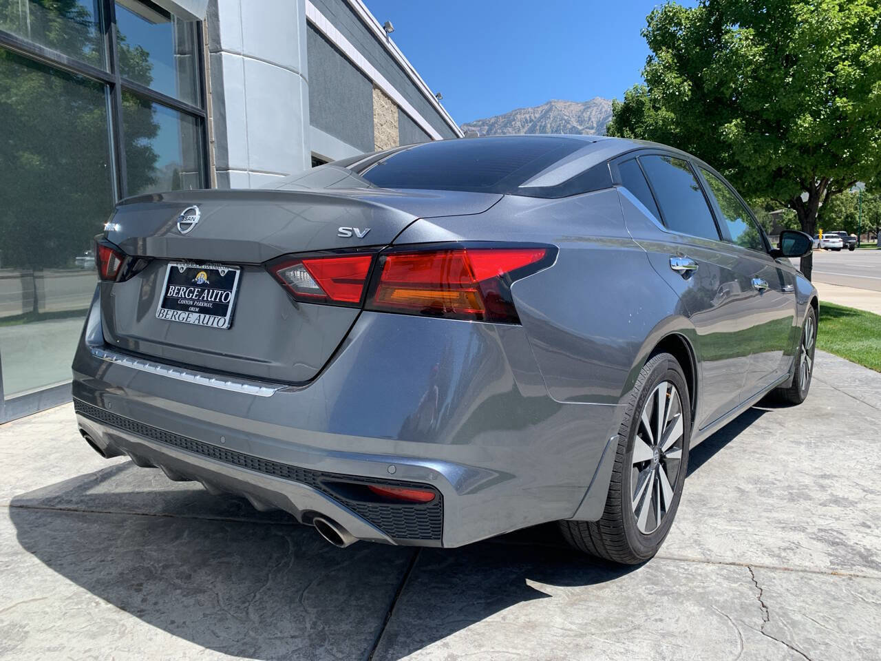 Used 2021 Nissan Altima 2.5 SV w/ SV Premium Package image 5