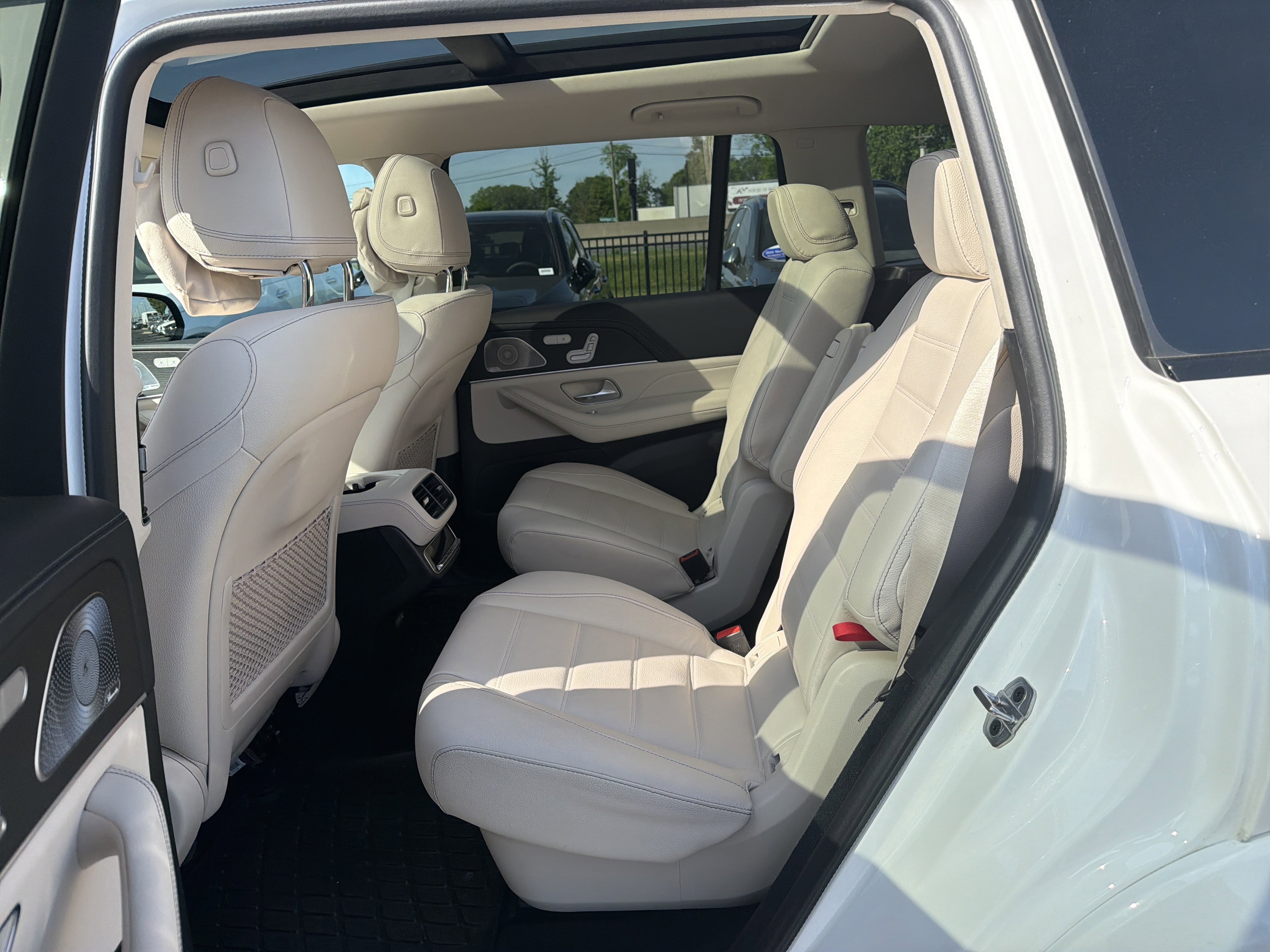 Certified 2025 Mercedes-Benz GLS 450 4MATIC image 31