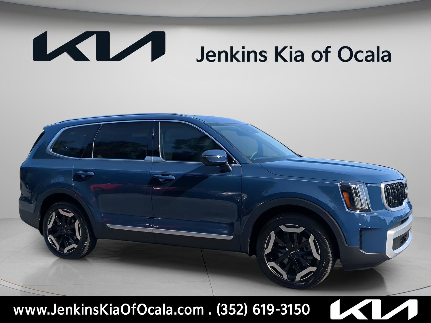 Certified 2025 Kia Telluride EX image 2