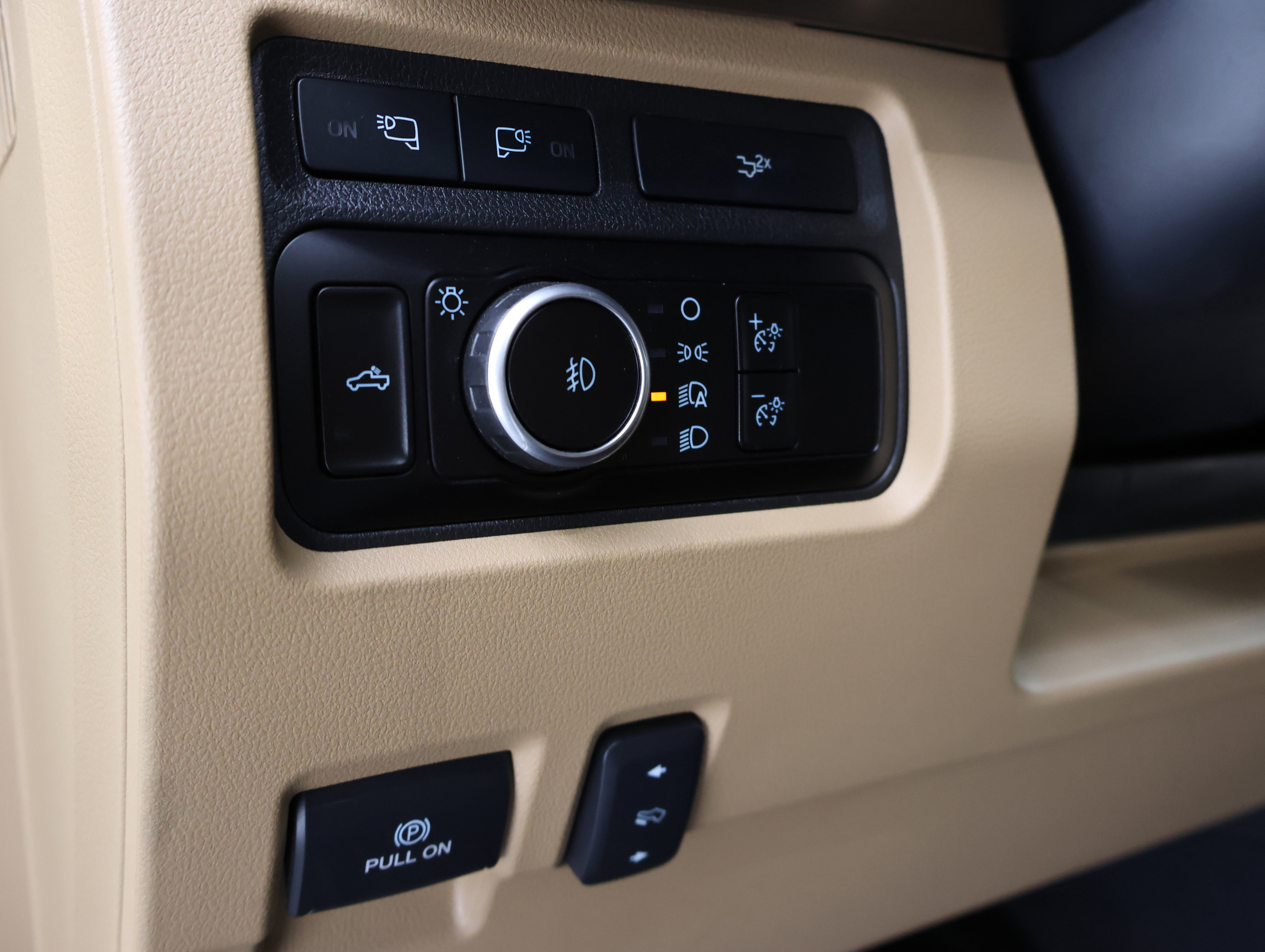 Used 2023 Ford F350 Lariat w/ FX4 Off-Road Package image 47