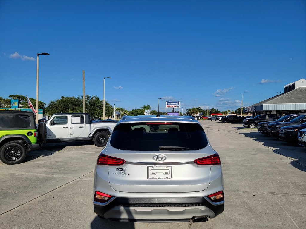 Used 2020 Hyundai Santa Fe SE FWD image 4