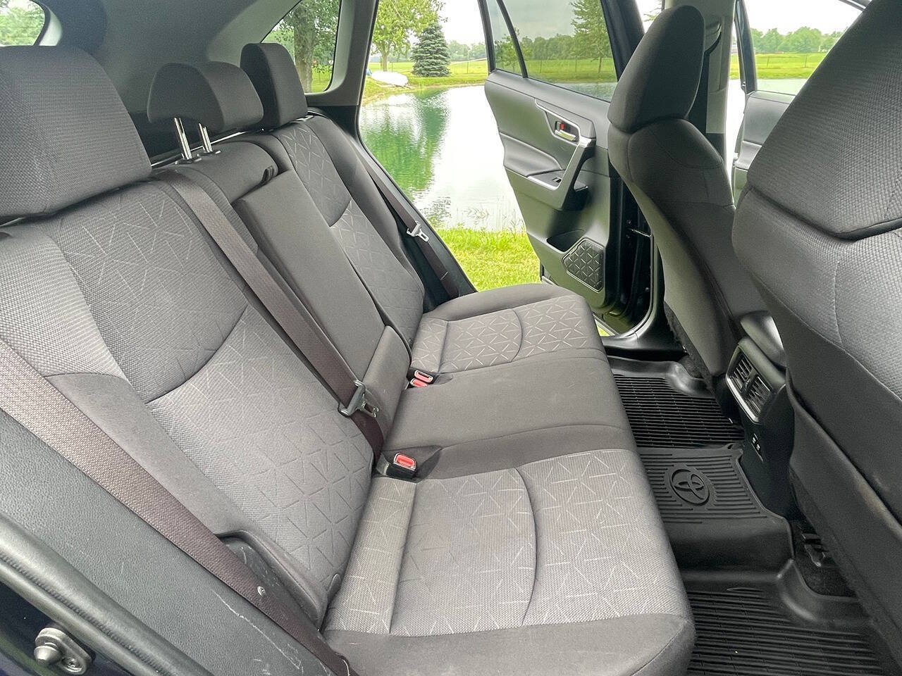 Used 2019 Toyota RAV4 XLE w/ Convenience Package AWD/4WD image 6