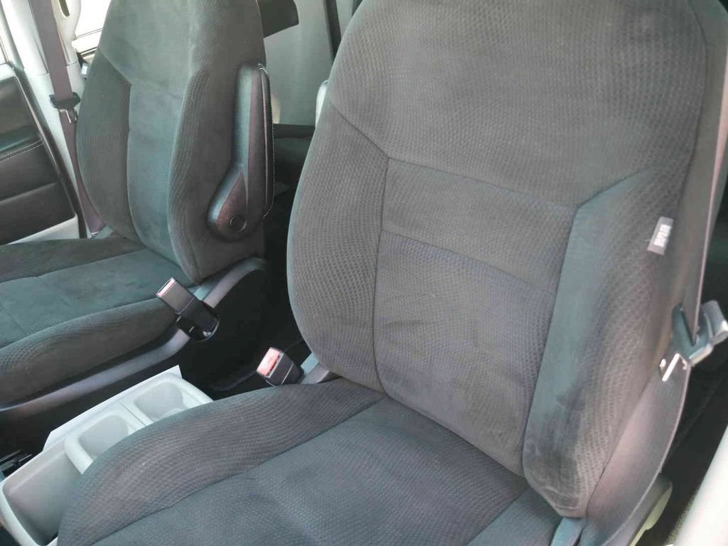 Used 2016 Dodge Grand Caravan SE FWD image 24