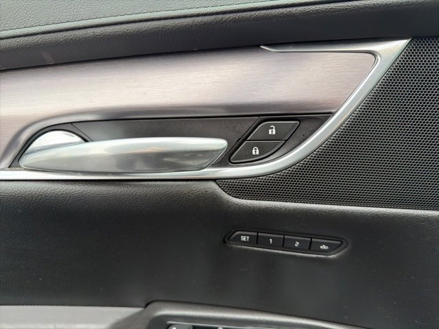 Used 2018 Cadillac XT5 Luxury w/ LPO, Sport Package image 21