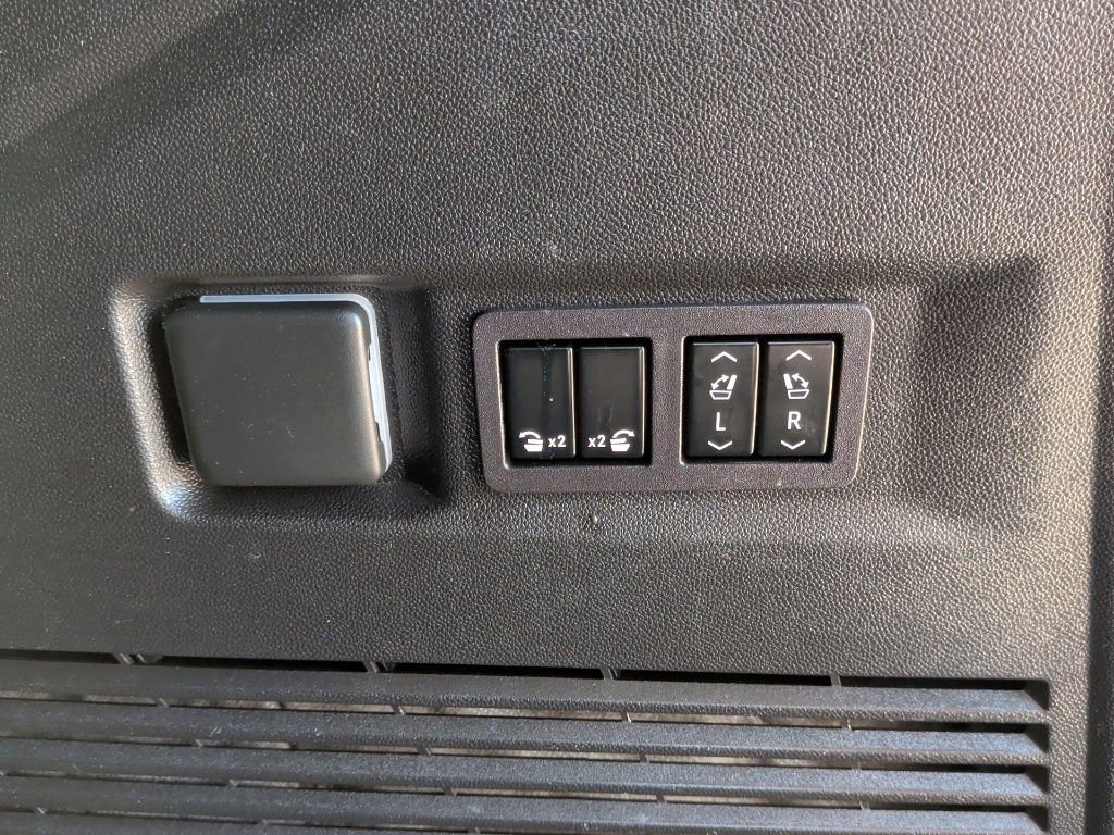 Used 2023 Chevrolet Tahoe High Country RWD image 43