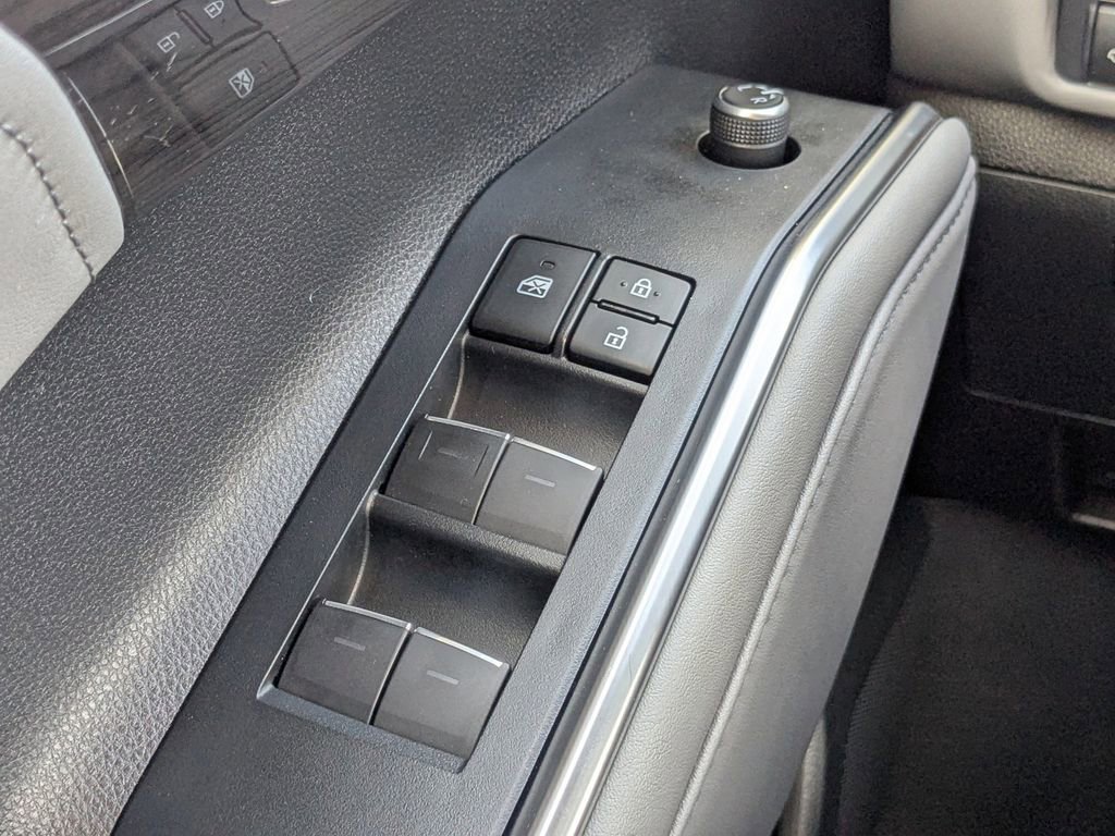 Used 2021 Toyota Highlander Limited image 26