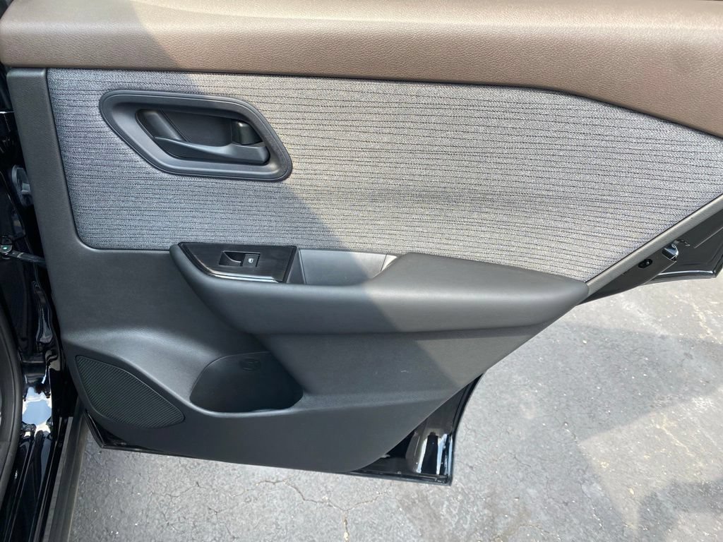 Used 2023 Nissan Rogue S AWD/4WD image 43