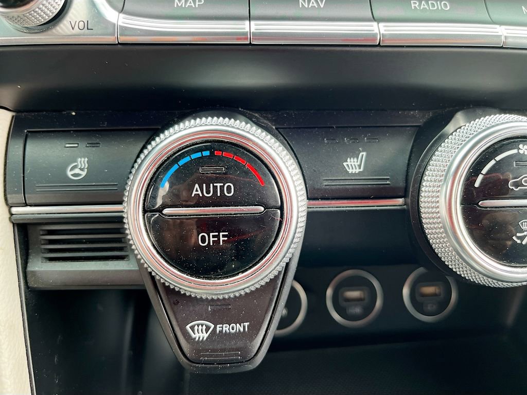 Used 2023 Genesis G70 2.0T image 21