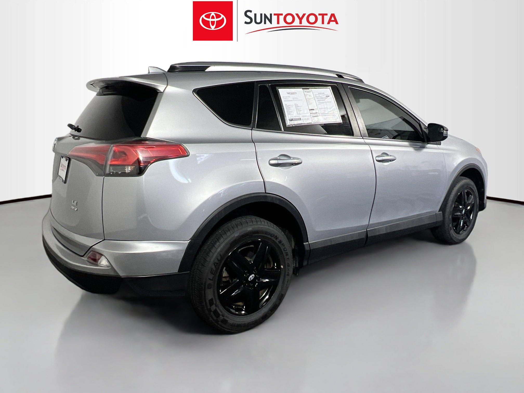 Used 2017 Toyota RAV4 LE image 4