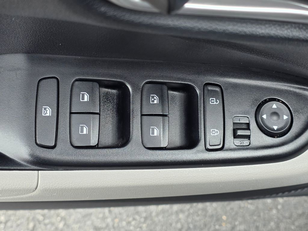 Used 2022 Hyundai Venue SEL image 13