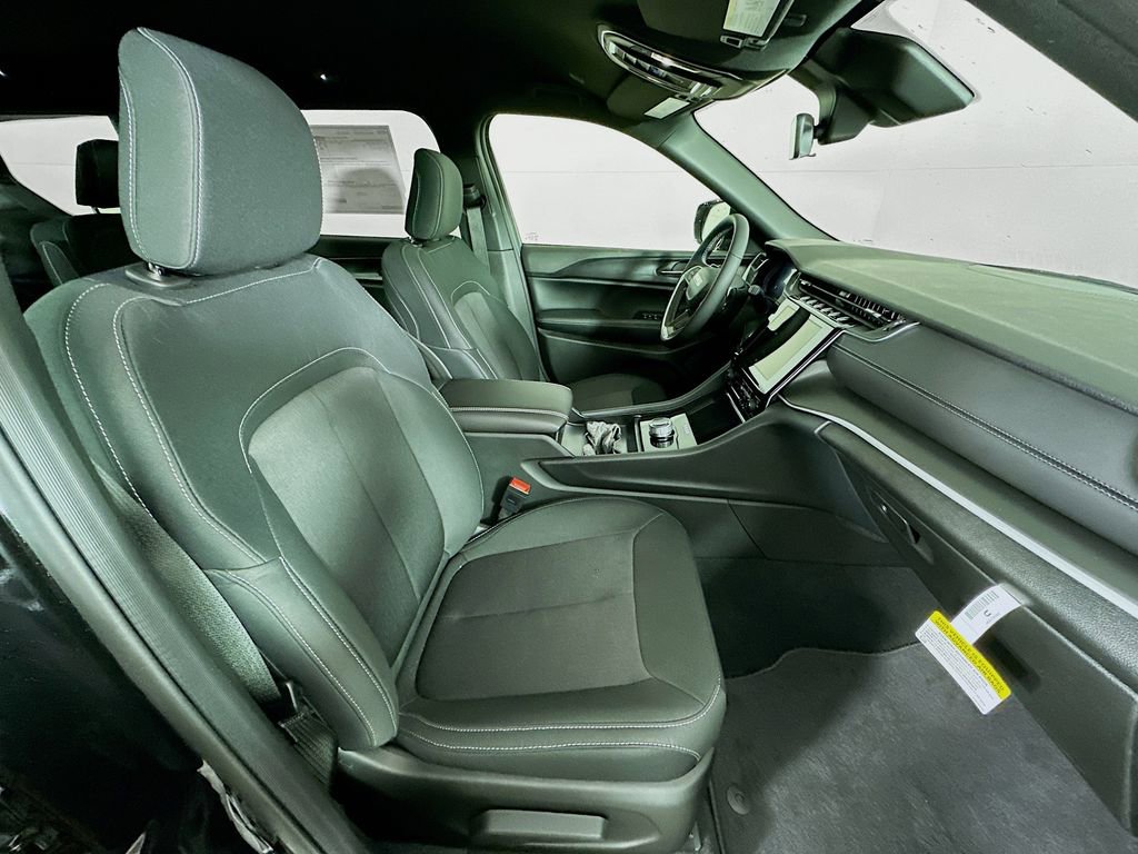 New 2025 Jeep Grand Cherokee L Laredo w/ Luxury Tech Group I image 35