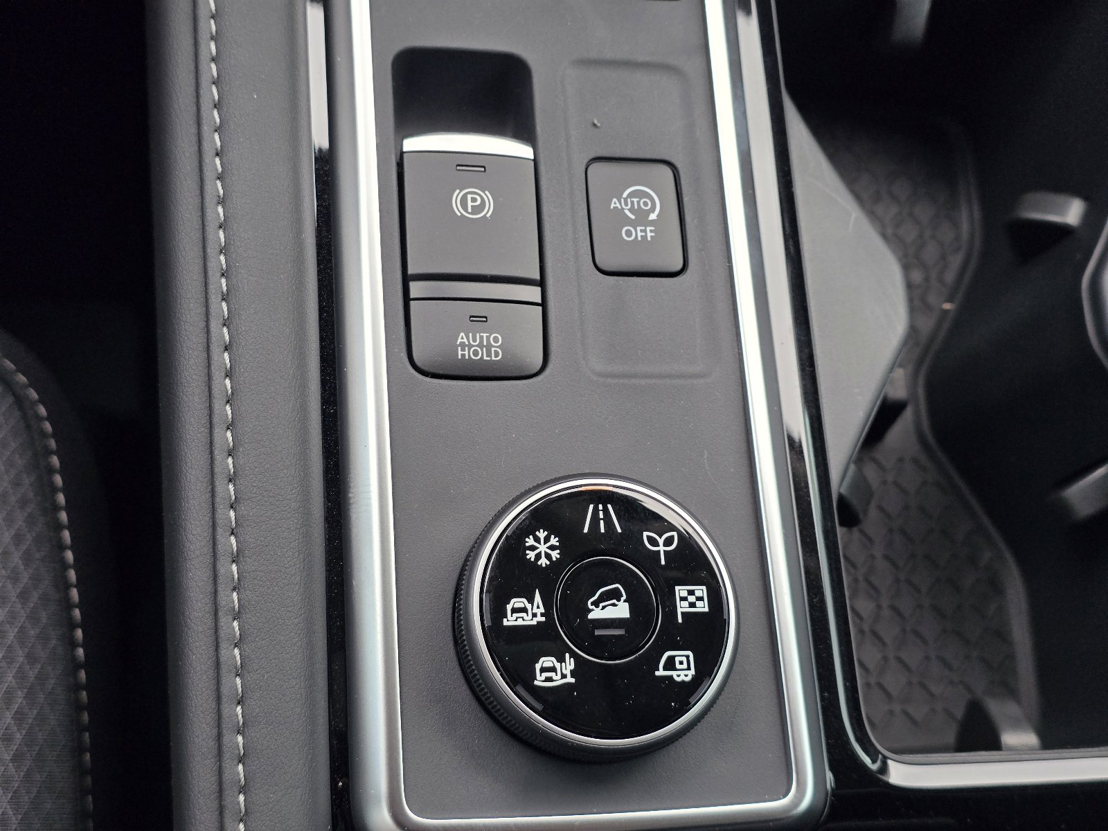 New 2026 Nissan Pathfinder SV image 21