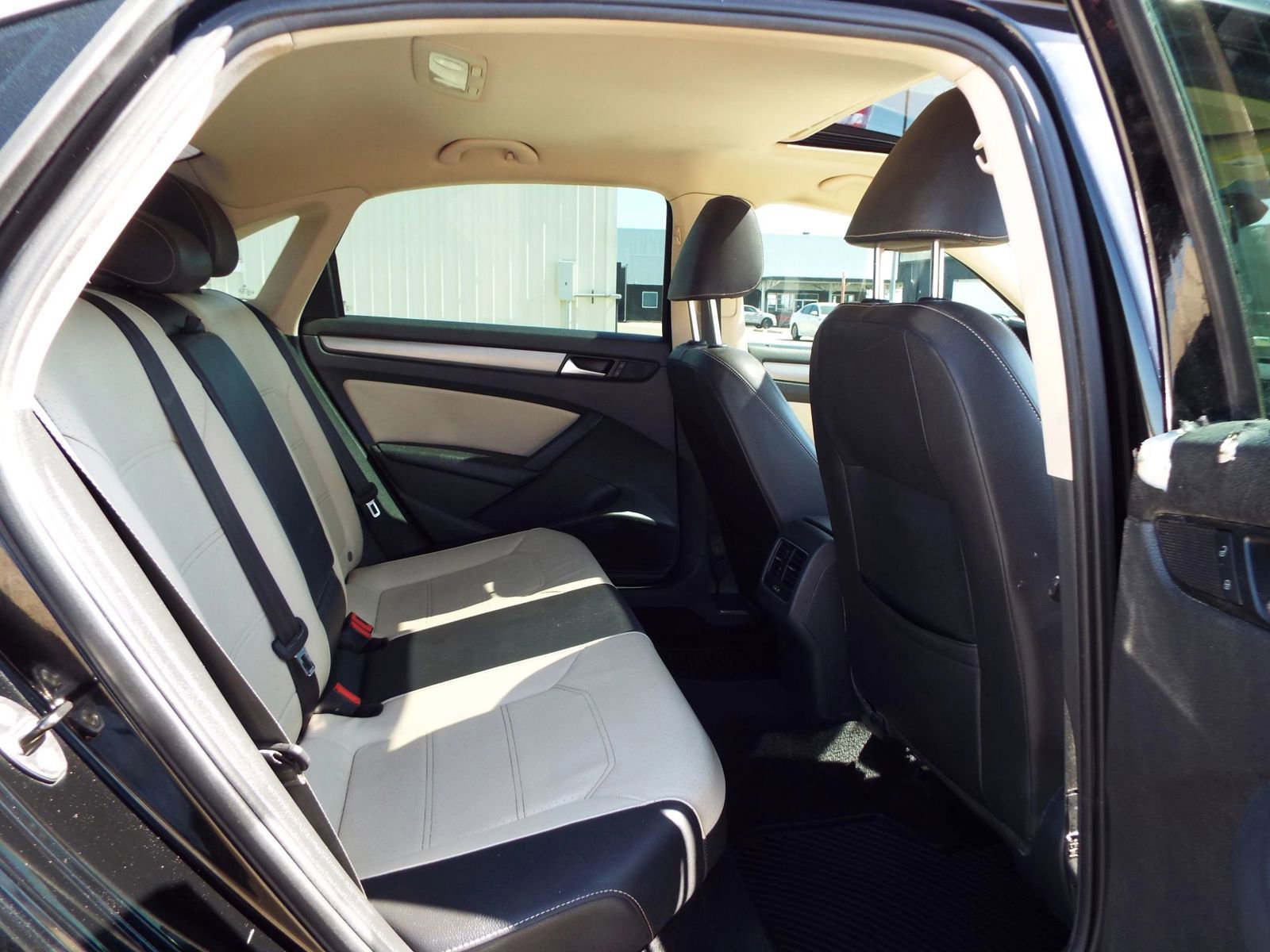 Used 2014 Volkswagen Passat TDI SE FWD image 23