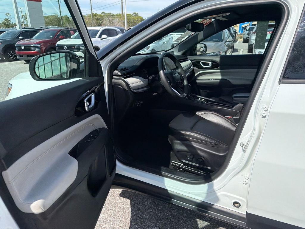 Used 2024 Jeep Compass Limited image 13