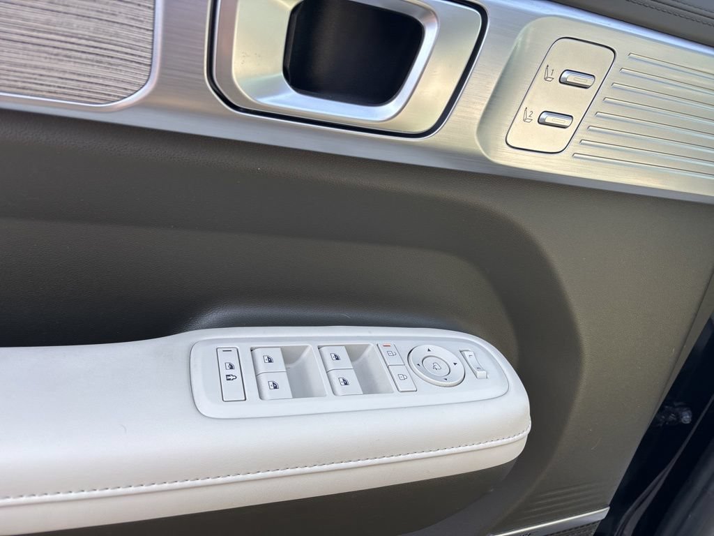 Used 2024 Hyundai Santa Fe Calligraphy FWD image 16