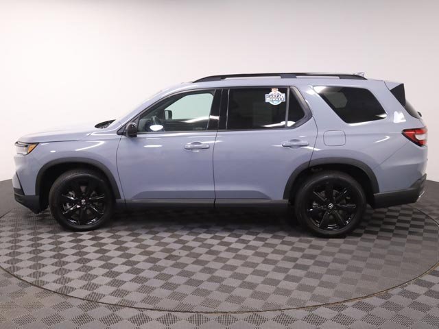 Certified 2025 Honda Pilot Black Edition image 5