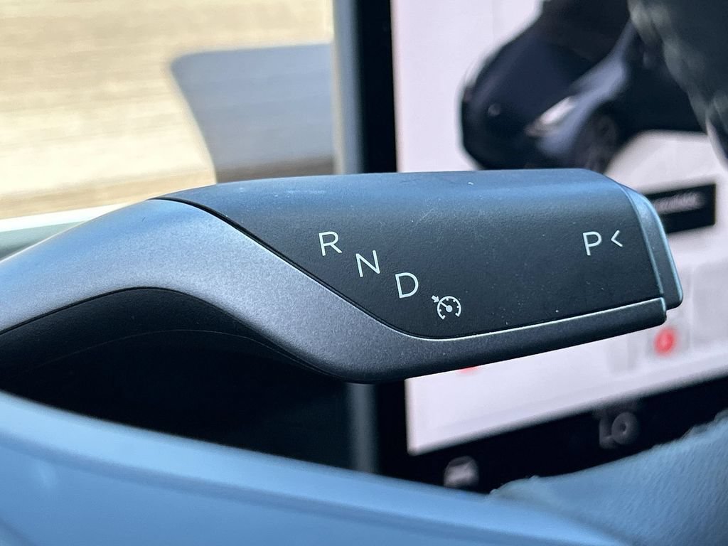 Used 2025 Tesla Model Y Long Range AWD/4WD image 16
